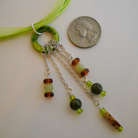 Green Shell Hoop Amber Glass Brown Beaded Pendant Necklace Silver Chain Handmade - Picture 7 of 7